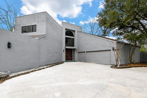 Photo of 8115 Fondren Lake Drive, Houston, TX 77071 (MLS # 71557142)