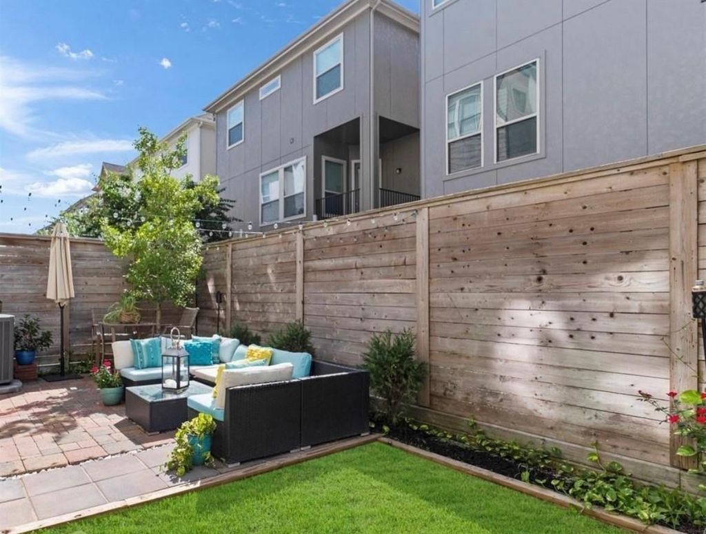 Photo of 2006 Covent Garden Station, Houston, TX 77045 (MLS # 96305589)