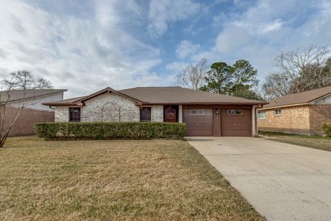 Photo of 16210 Tibet Road, Friendswood, TX 77546 (MLS # 12912902)