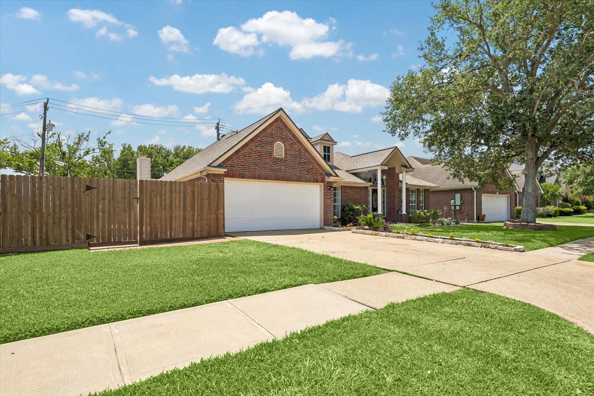 1602 Oak Place Court