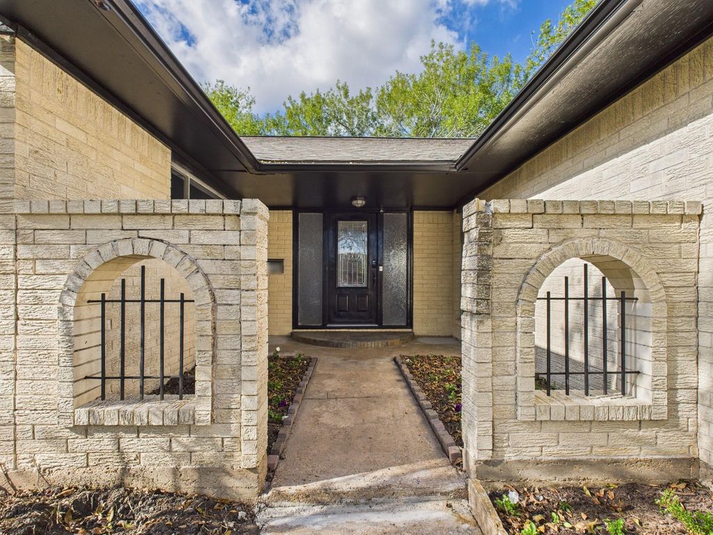 Photo of 10915 Sagedowne Lane, Houston, TX 77089 (MLS # 83099524)