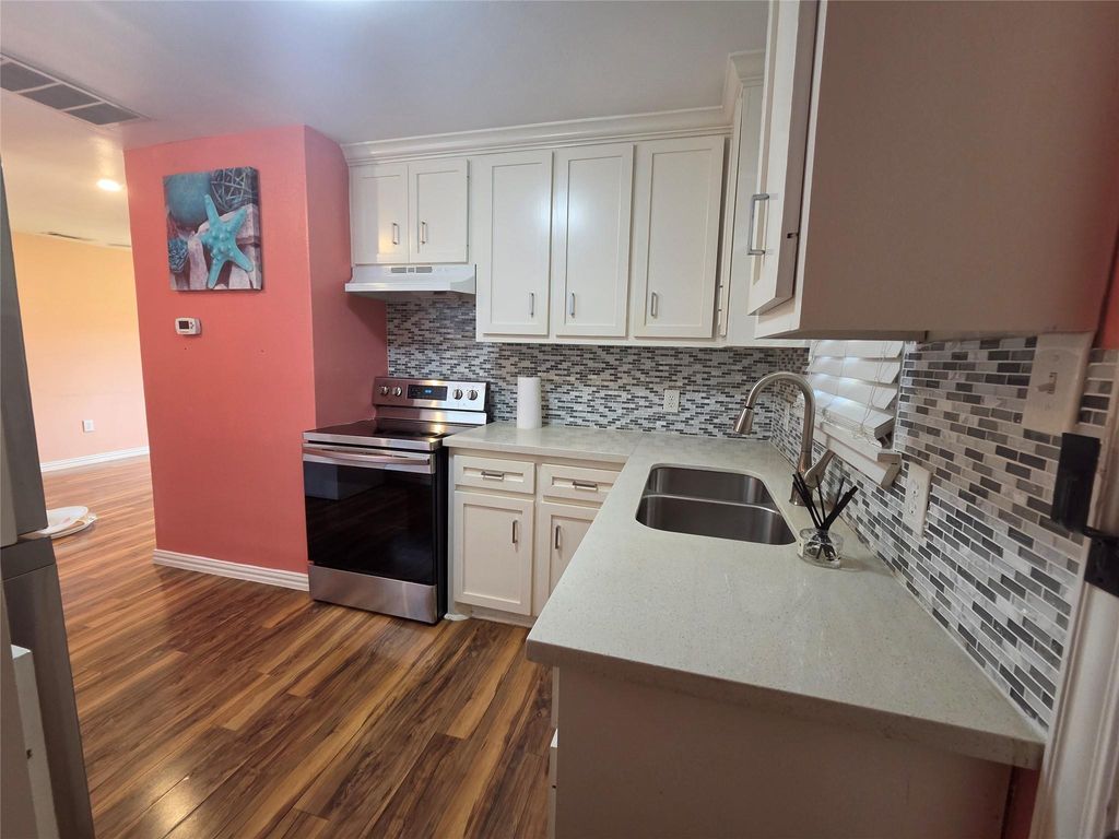 Photo of 525 E 35th Street, Houston, TX 77022 (MLS # 31687580)