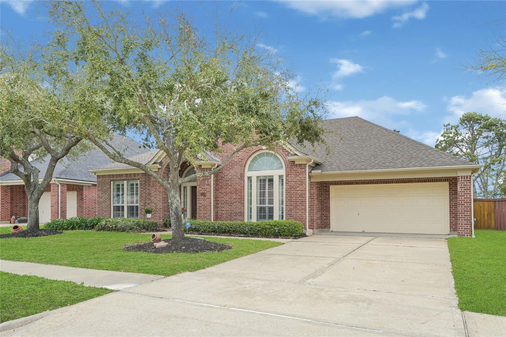 Photo of 11309 Gladewater Drive, Pearland, TX 77584 (MLS # 18816607)