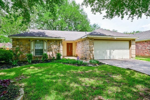 Photo of 4011 Issacks Way, Sugar Land, TX 77479 (MLS # 40015654)