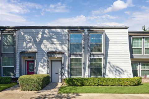Photo of 10147 Beekman Place Drive, Houston, TX 77043 (MLS # 2681775)