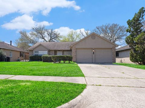 Photo of 1826 Pilgrims Point Drive, Friendswood, TX 77546 (MLS # 96248821)