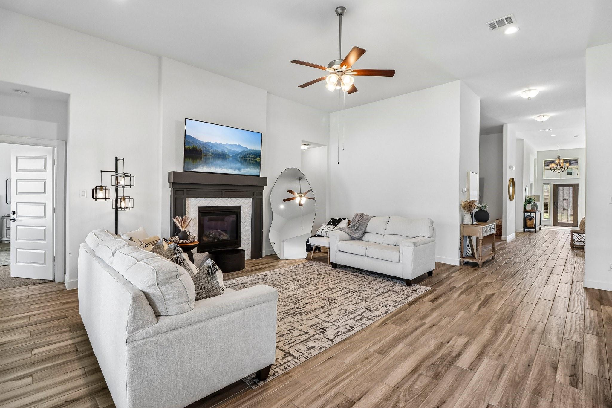 7823 Leighton Trail