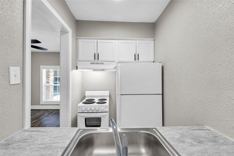 Tiny photo for 1423 Hawthorne ST #2, Houston, TX 77006 (MLS # 19456030)