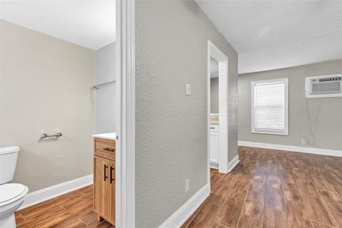 Tiny photo for 1423 Hawthorne ST #2, Houston, TX 77006 (MLS # 19456030)