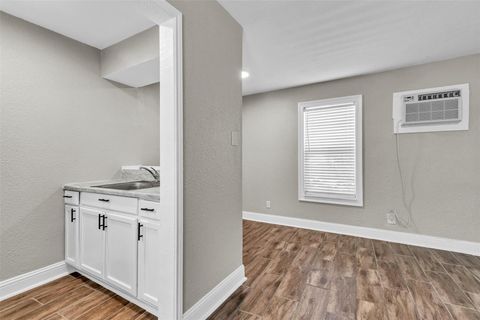 Tiny photo for 1423 Hawthorne ST #2, Houston, TX 77006 (MLS # 19456030)