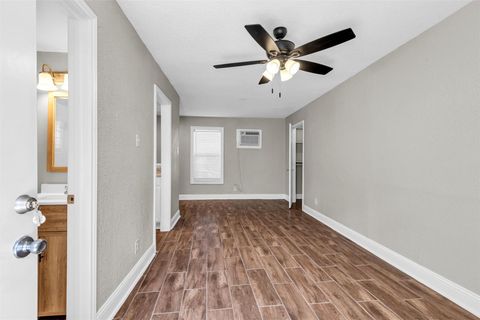 Tiny photo for 1423 Hawthorne ST #2, Houston, TX 77006 (MLS # 19456030)