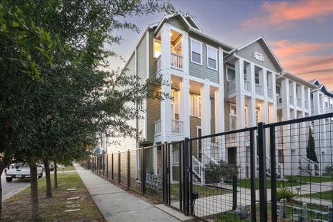 Photo of 615 W 24th Street, Houston, TX 77008 (MLS # 94971104)