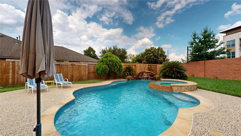Photo of 2001 Balsam Lake Lane, Pearland, TX 77584 (MLS # 72993140)