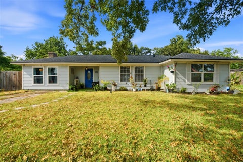 Photo of 618 S Shady Lane, La Porte, TX 77571 (MLS # 6586410)