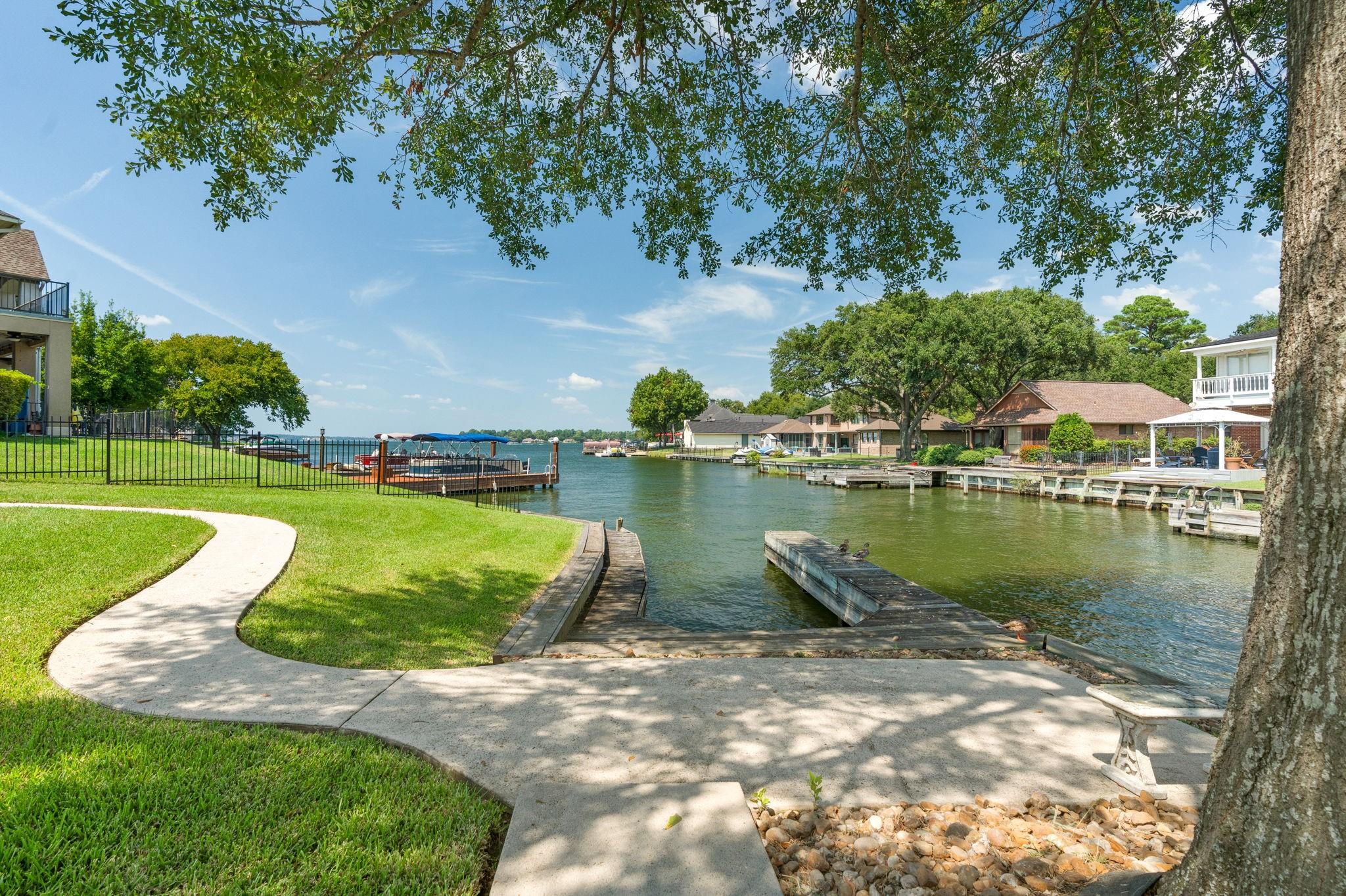 5442 Lakeshore Drive