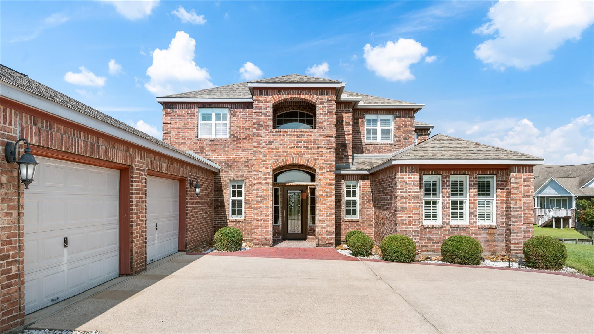 5442 Lakeshore Drive