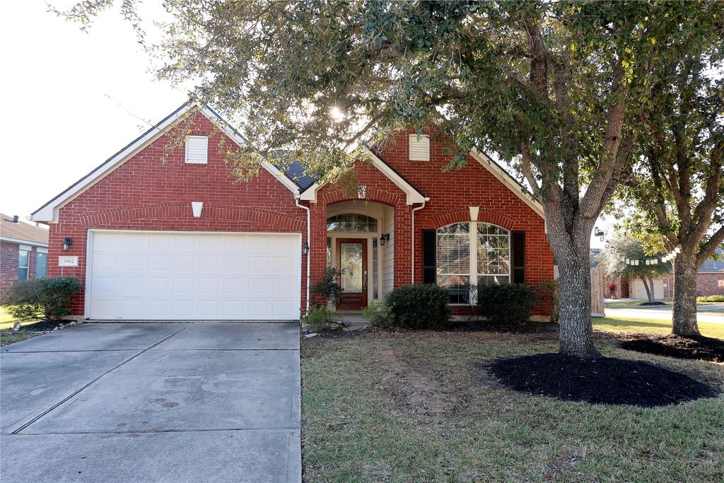 Photo of 1902 Lantana Spring Lane, Pearland, TX 77581 (MLS # 11885244)