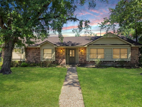 Photo of 10806 Inwood Drive, Houston, TX 77042 (MLS # 41614487)