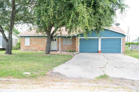Photo of 1105 W Saint Louis Avenue, Seadrift, TX 77983 (MLS # 68708225)