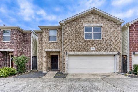 Photo of 3728 Main Poplar Drive, Houston, TX 77025 (MLS # 31489926)