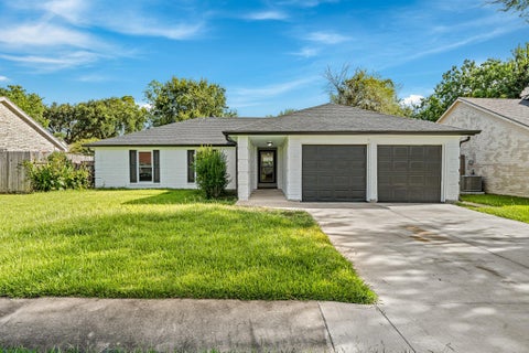Photo of 12723 Club Lane, Houston, TX 77099 (MLS # 10048011)