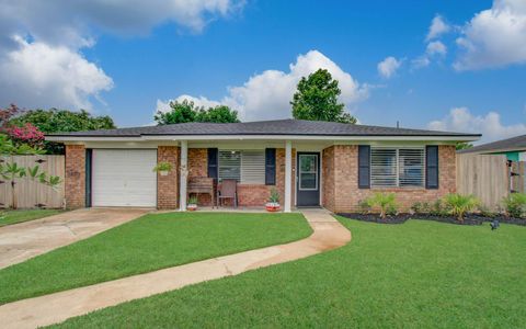 Photo of 2615 6th Avenue N, Texas City, TX 77590 (MLS # 72599915)