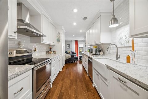 Photo of 413 N Post Oak Lane #413, Houston, TX 77024 (MLS # 45867034)