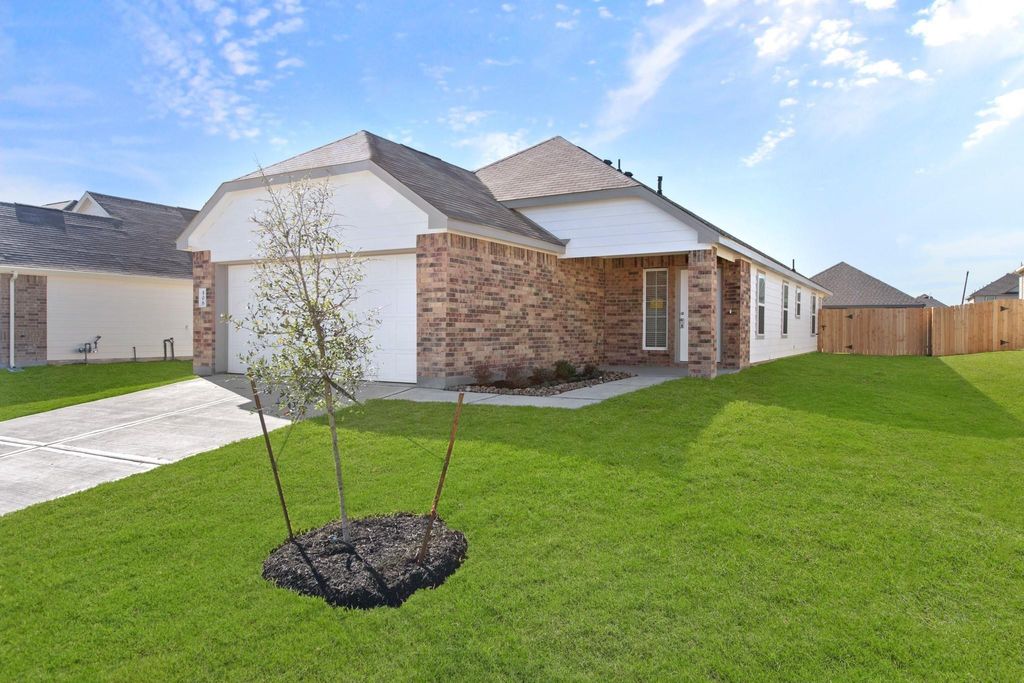 Photo of 506 Moose Run, Huntsville, TX 77320 (MLS # 20261370)