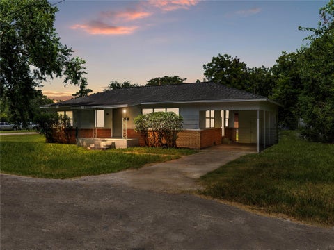 Homes For Sale - 2616 Elm Avenue<br/> Bay City, TX 77414