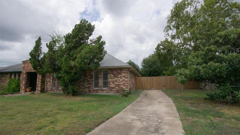 Photo of 9102 Benthos Drive, Houston, TX 77083 (MLS # 60098773)