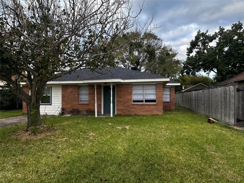 Photo of 612 N Avenue B, Freeport, TX 77541 (MLS # 65859027)