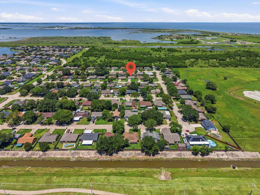 Photo of 412 28th Avenue N, Texas City, TX 77590 (MLS # 11074800)
