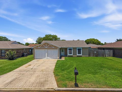 Photo of 412 28th Avenue N, Texas City, TX 77590 (MLS # 11074800)
