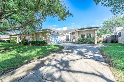 Photo of 2015 Echo Ridge, Sugar Land, TX 77478 (MLS # 77720177)