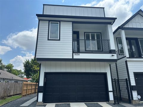 906A W 21st Street Houston TX 77018