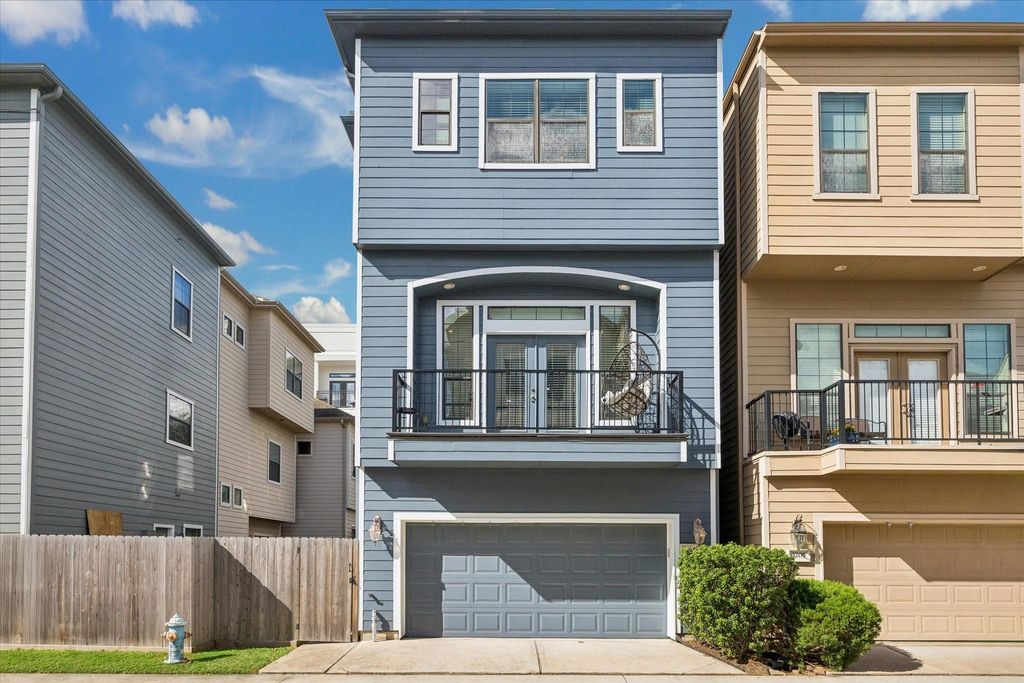 Photo of 3203 Garden Oaks View, Houston, TX 77018 (MLS # 14121188)