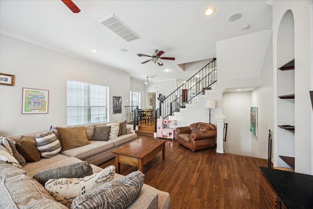 Photo of 3203 Garden Oaks View, Houston, TX 77018 (MLS # 14121188)