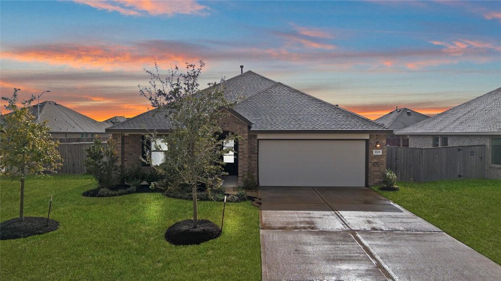 Photo of 3705 Paloma Falls Lane, Rosenberg, TX 77469 (MLS # 34053761)