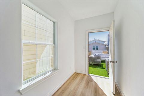 Tiny photo for 2813 Clinton Drive, Houston, TX 77020 (MLS # 54179036)