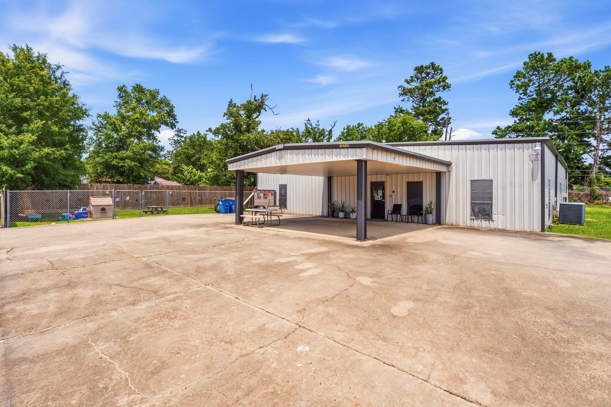 16737 Sprawling Oaks Drive