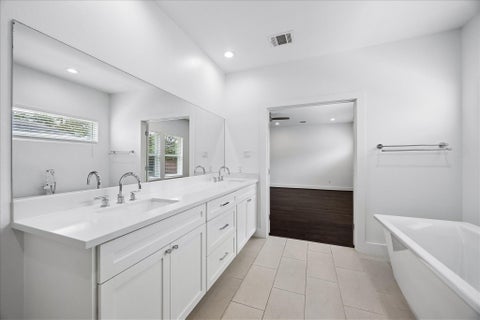 Tiny photo for 7702 Jacquelyn Oaks Road, Houston, TX 77055 (MLS # 14947457)