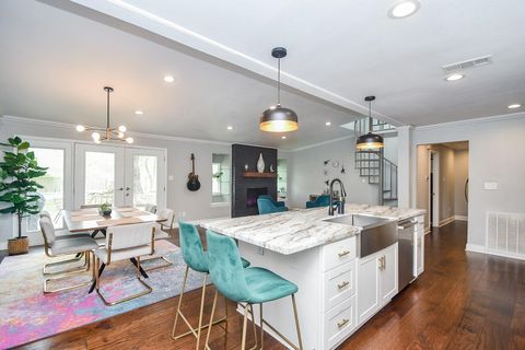 Photo of 5902 Hummingbird Street, Houston, TX 77096 (MLS # 81317111)