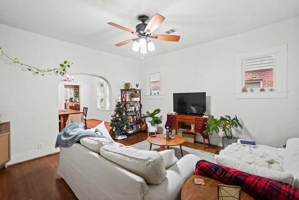 Photo of 4406 Clay Street, Houston, TX 77023 (MLS # 89591422)