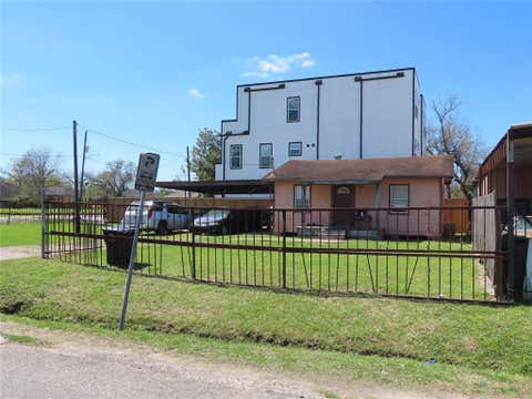 Homes For Sale - 4235 Elmwood Street<br/> Houston, TX 77051