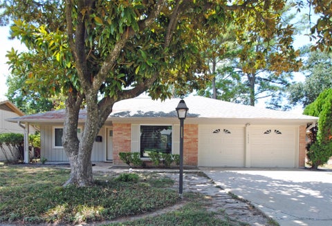 Photo of 10659 Northbrook Drive, Houston, TX 77043 (MLS # 69593808)