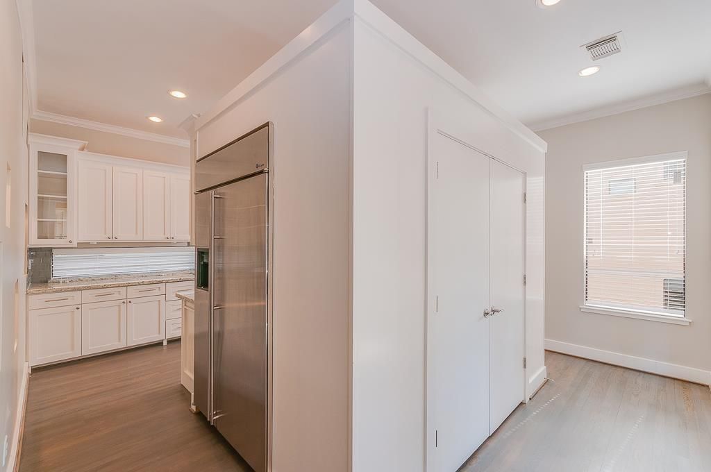 Photo of 650 Birdsall Street, Houston, TX 77007 (MLS # 17608600)