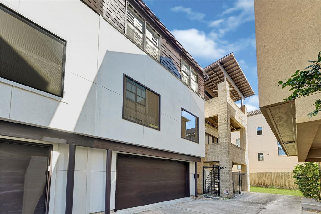 Photo of 650 Birdsall Street, Houston, TX 77007 (MLS # 17608600)