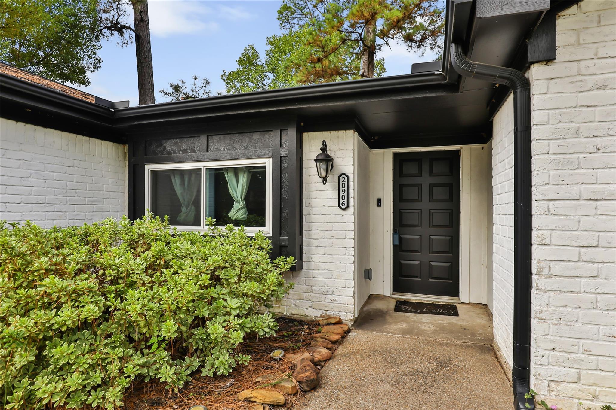 20906 Flaming Arrow Trail