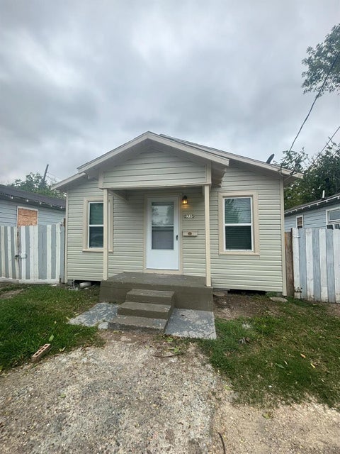 Homes For Rent - 2715 Gregg Street St<br/> Houston, TX 77026