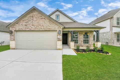 Photo of 12022 Maple Oak Dr Drive, Houston, TX 77066 (MLS # 70796238)